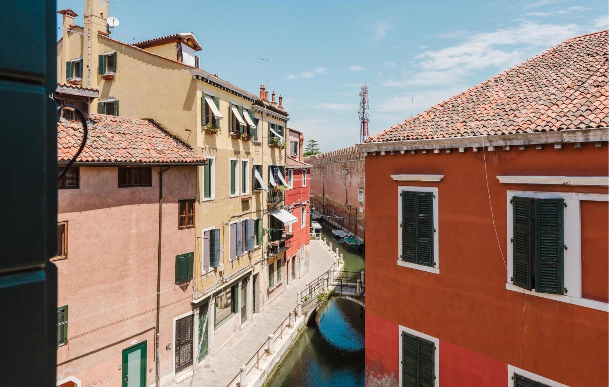 Sandalo * Venice
